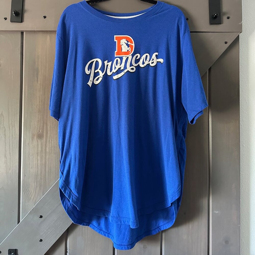 Nike Tee NFL Broncos Graphic T-Shirt - EUC
